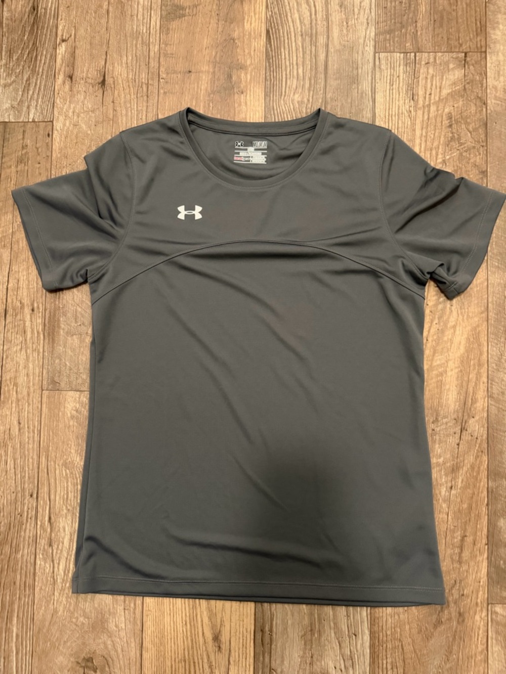 Under Armour Women’s Charcoal Polyester Tee. Size Medium